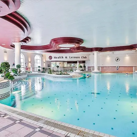 Rochestown Park & Leisure Centre Hotell